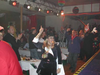 Ausgelassene Stimmung im Saal - Page Monique von "De Cascarvieten" aus Alphen aan den Rijn in Holland