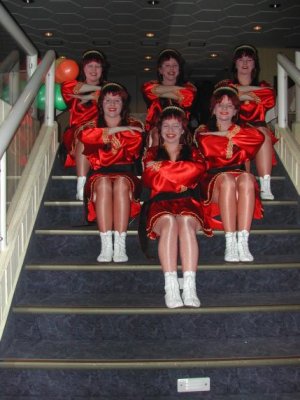 Witzenhausen 2003: Gruppenbild nach dem Auftritt: die Funkengarde des NCC mit Schautanz "Kalinka"