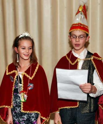 Erste Amsthandlung des neuen Kinderprinzenpaares Prinz Nicolas I. und prinzessin Michelle II.