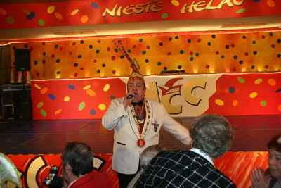 Präsident Klaus Missing eröffnet musikalisch "Jetzt geht er los der Karneval"